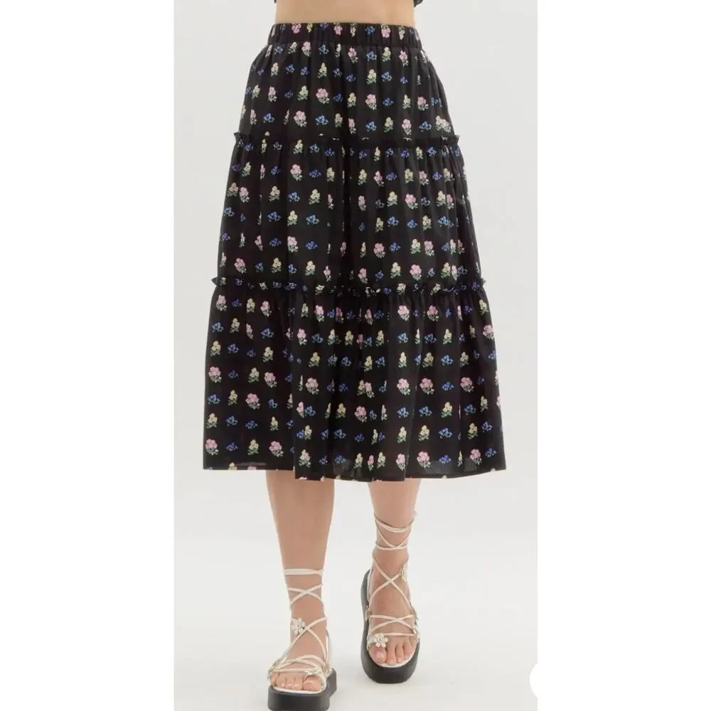entro WHERE I WANT TO BE FLORAL PATTERNED MIDI SKIRT IN BLACK. Size M NWT